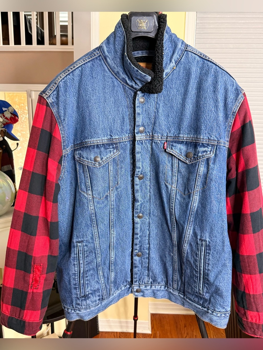 Gorgeous Levi's Blue Denim Jacket with Black Sherpa interior & Collar!!!